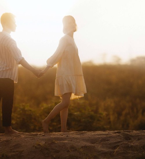 Image d'un couple pour imager la psychothérapie de couple qu'ils ont suivi au cabinet de sophie nicolo psychothérapeute à angers.